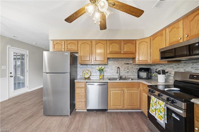 1253 Sir Kay DR, Chesapeake, VA 23323