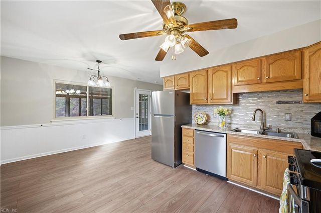 1253 Sir Kay DR, Chesapeake, VA 23323