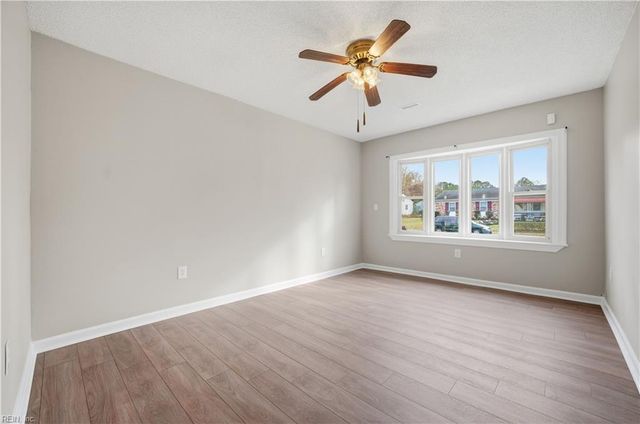 1253 Sir Kay DR, Chesapeake, VA 23323