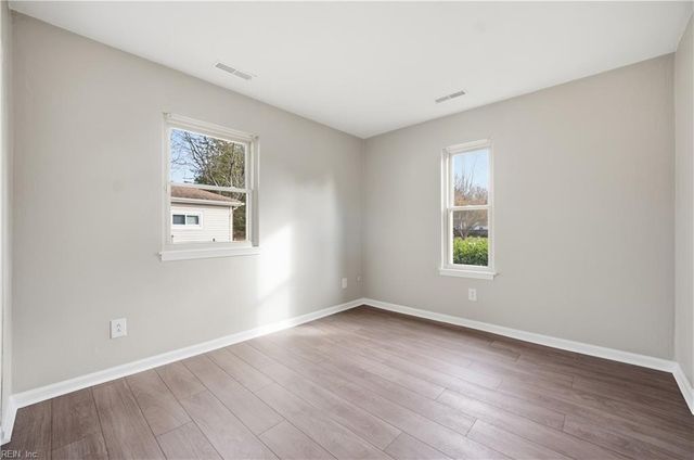 1253 Sir Kay DR, Chesapeake, VA 23323