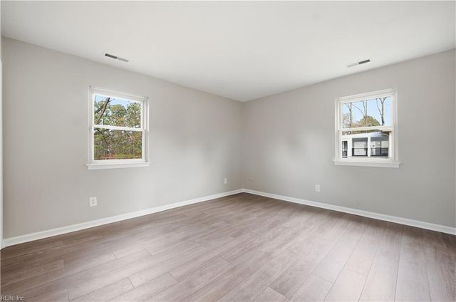 1253 Sir Kay DR, Chesapeake, VA 23323