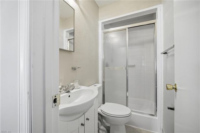 1253 Sir Kay DR, Chesapeake, VA 23323