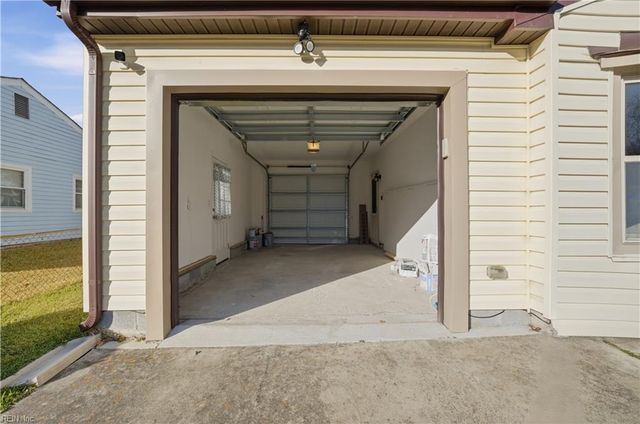 1253 Sir Kay DR, Chesapeake, VA 23323