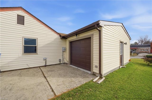 1253 Sir Kay DR, Chesapeake, VA 23323