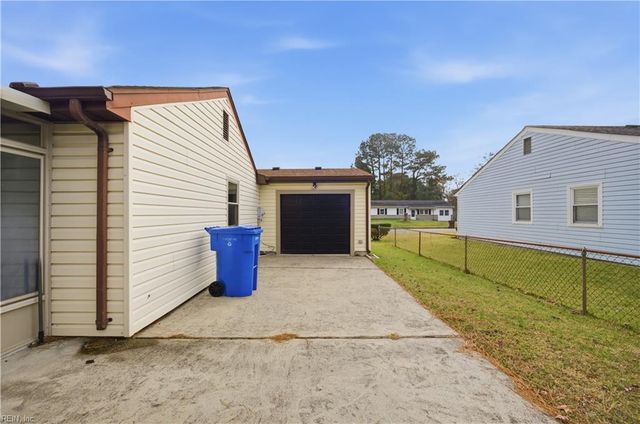 1253 Sir Kay DR, Chesapeake, VA 23323