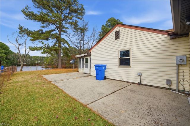 1253 Sir Kay DR, Chesapeake, VA 23323