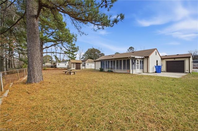 1253 Sir Kay DR, Chesapeake, VA 23323