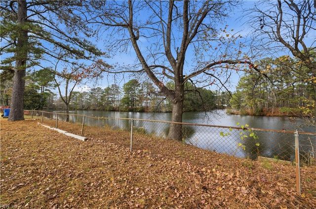 1253 Sir Kay DR, Chesapeake, VA 23323