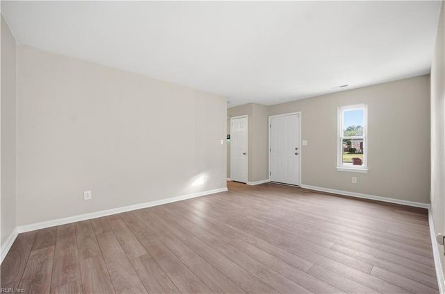 1253 Sir Kay DR, Chesapeake, VA 23323