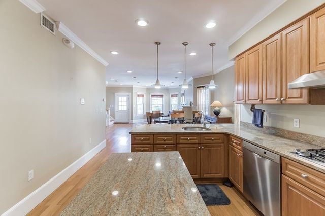 73 Lexington Ave 2, Somerville, MA 02114