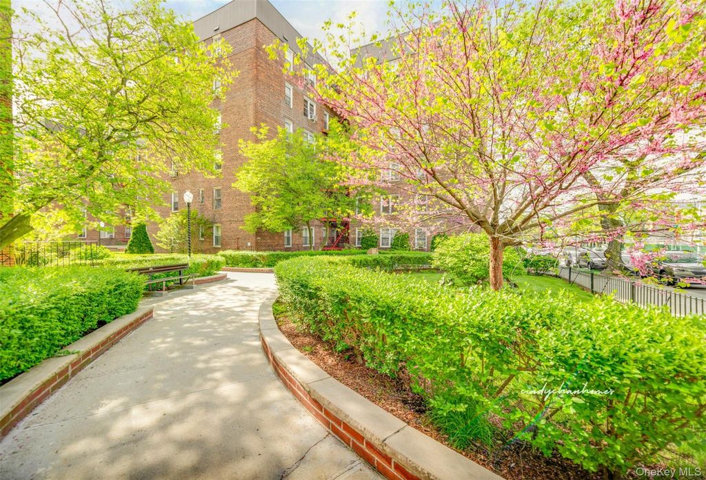 66-40 108th Street 1D, Forest Hills, NY 11375