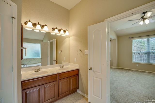 1031 WINDY POND, San Antonio, TX 78260