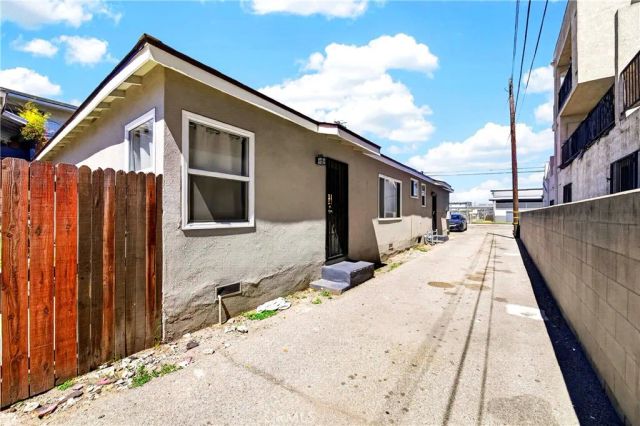 13717 Yukon Ave, Hawthorne, CA 90250