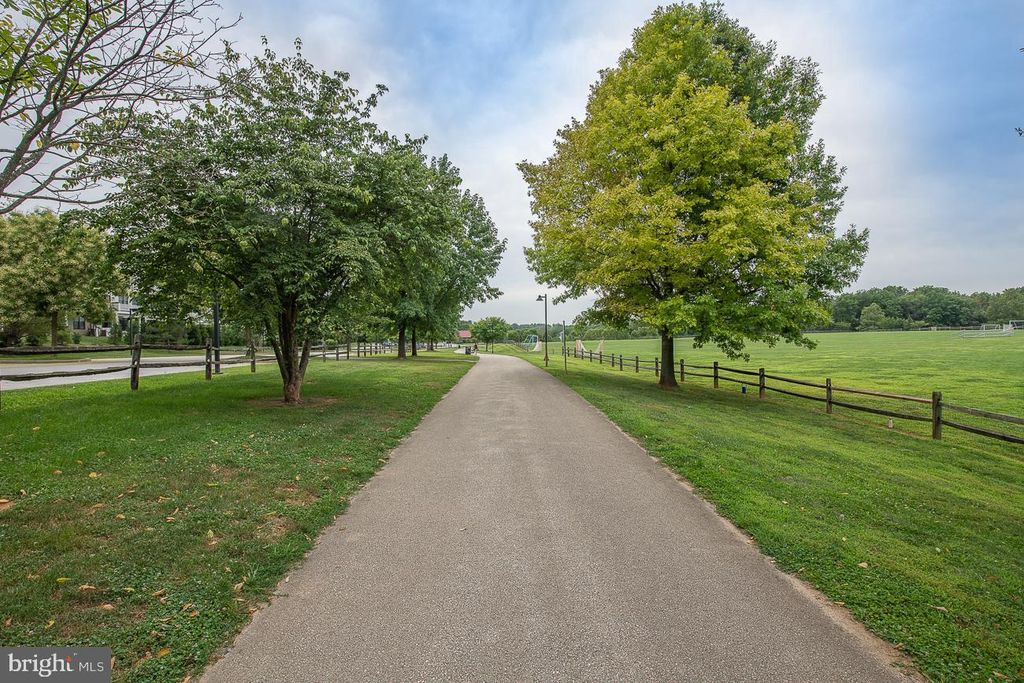 194 VALLEY STREAM LN, Chesterbrook, PA 19087
