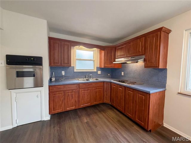 569 Lodge Drive, St Louis, MO 63126