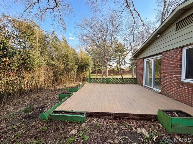 569 Lodge Drive, St Louis, MO 63126