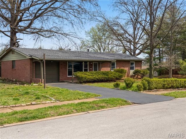 569 Lodge Drive, St Louis, MO 63126
