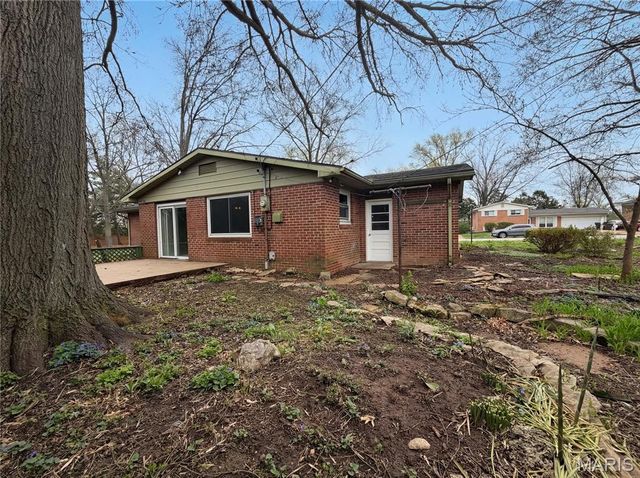569 Lodge Drive, St Louis, MO 63126