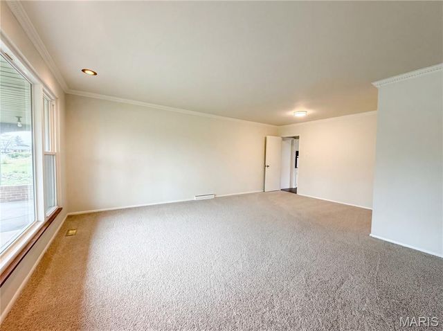569 Lodge Drive, St Louis, MO 63126