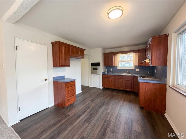 569 Lodge Drive, St Louis, MO 63126