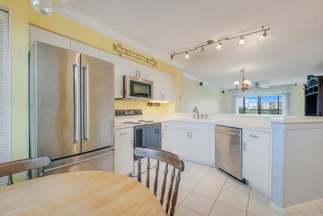 2334 S Cypress Bend Drive 602, Pompano Beach, FL 33069
