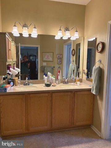 176 HEARTHSTONE DR, Berlin, NJ 08009