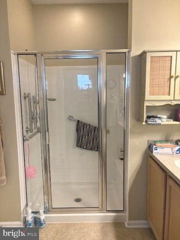 176 HEARTHSTONE DR, Berlin, NJ 08009