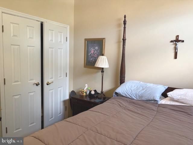 176 HEARTHSTONE DR, Berlin, NJ 08009