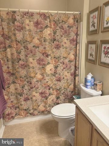 176 HEARTHSTONE DR, Berlin, NJ 08009