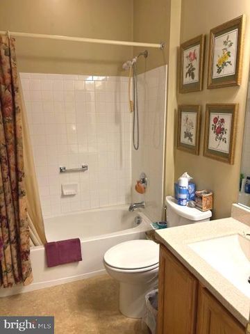 176 HEARTHSTONE DR, Berlin, NJ 08009