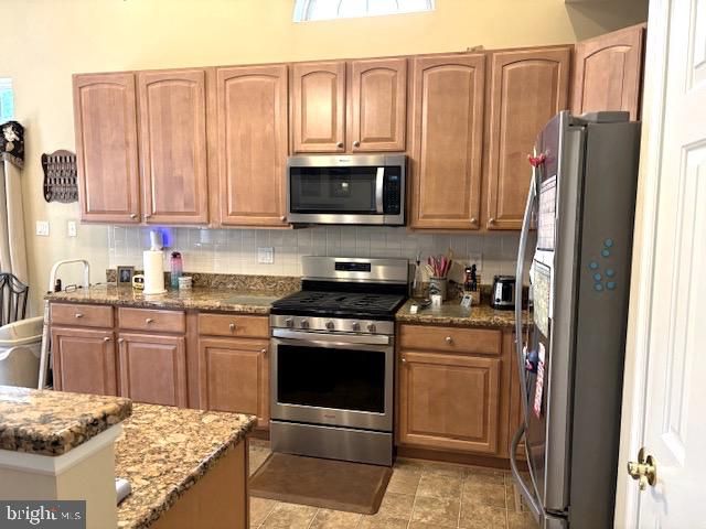 176 HEARTHSTONE DR, Berlin, NJ 08009