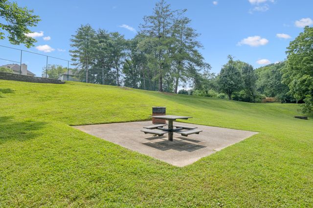 3404 Parkwood Ct, Hermitage, TN 37076