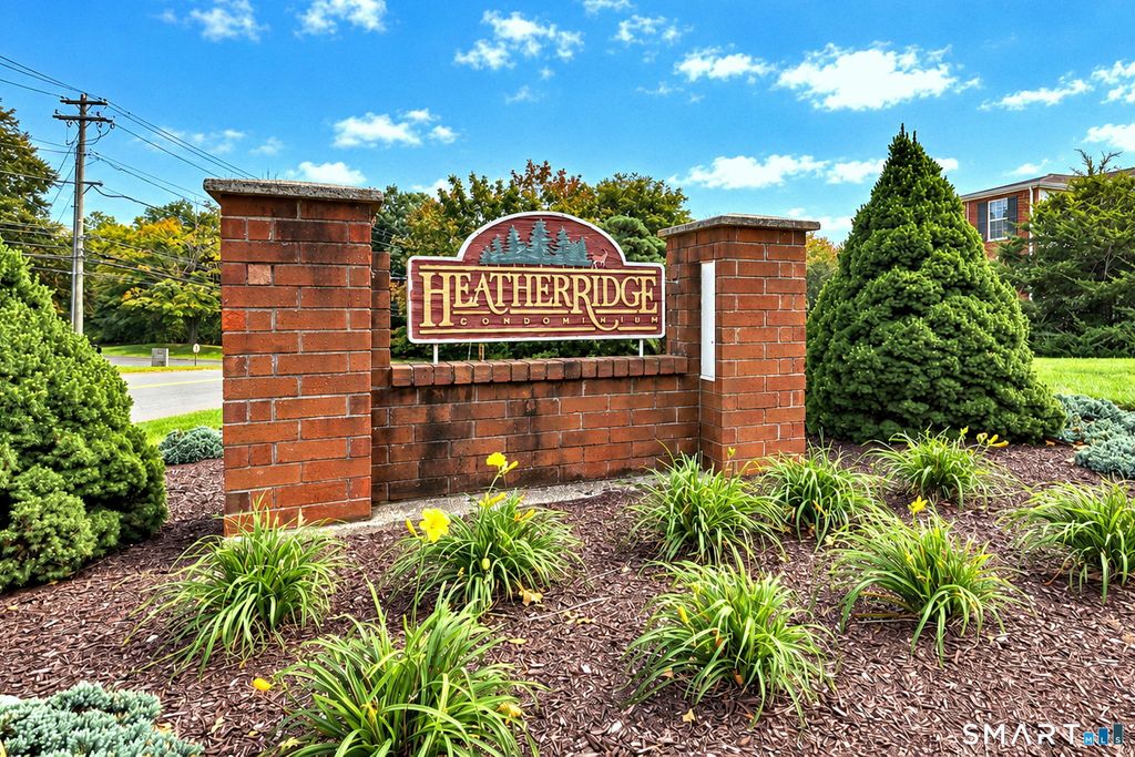 60 Heather Ridge 60, Shelton, CT 06484