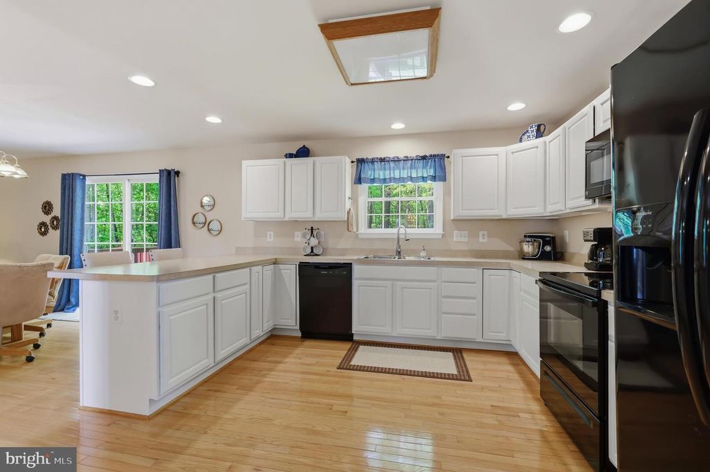 Image 10 of property listing at 112 RILIAN CT, Grasonville, MD 21638