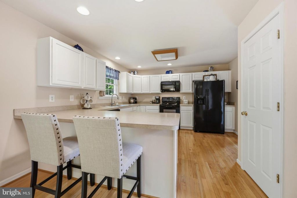 Image 14 of property listing at 112 RILIAN CT, Grasonville, MD 21638