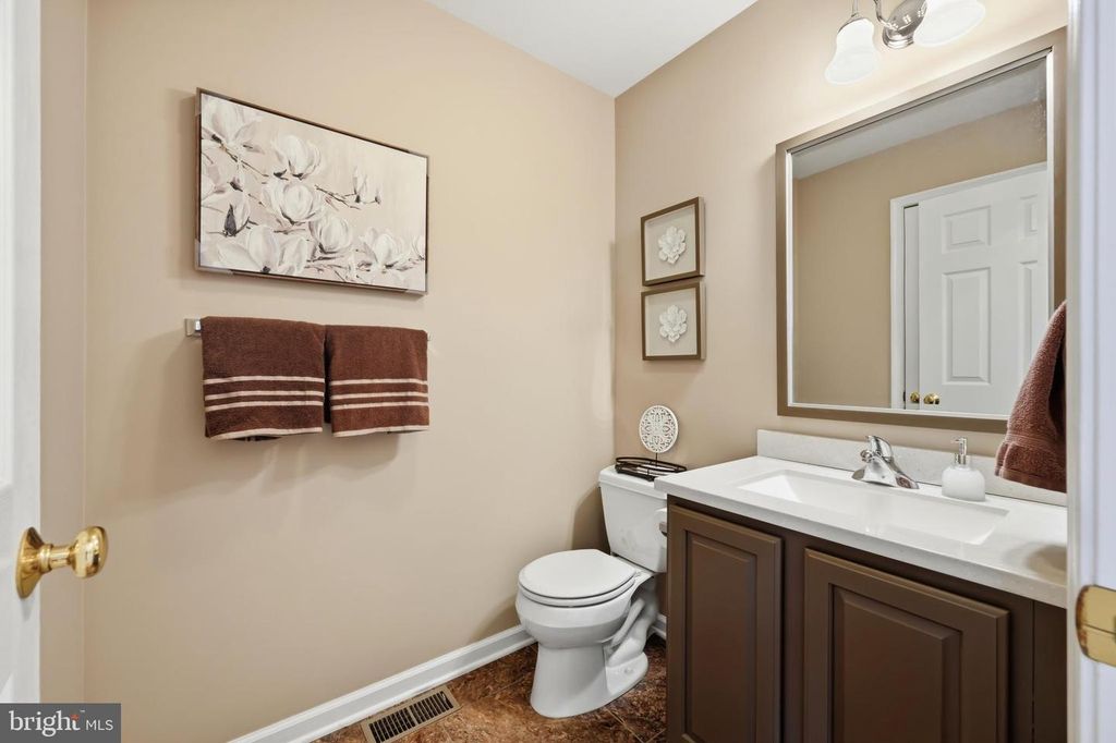 Image 20 of property listing at 112 RILIAN CT, Grasonville, MD 21638