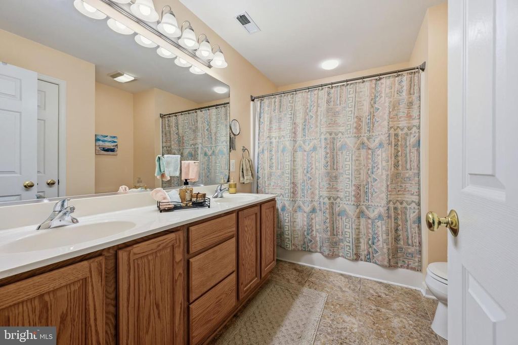 Image 26 of property listing at 112 RILIAN CT, Grasonville, MD 21638