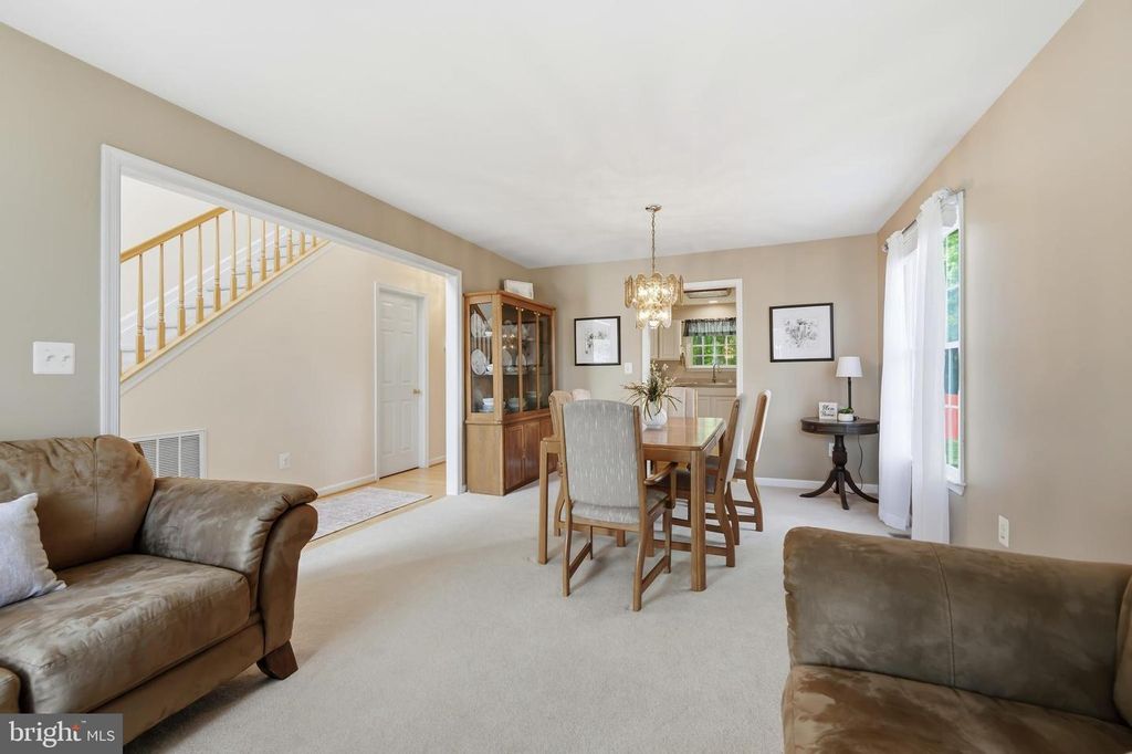 Image 7 of property listing at 112 RILIAN CT, Grasonville, MD 21638