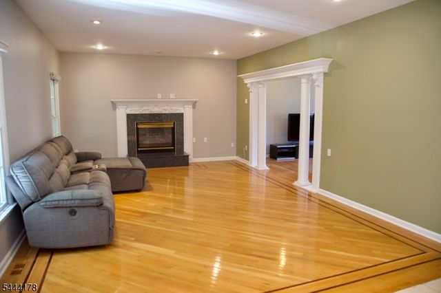 43 Cleveland Ave, East Hanover Twp., NJ 07936