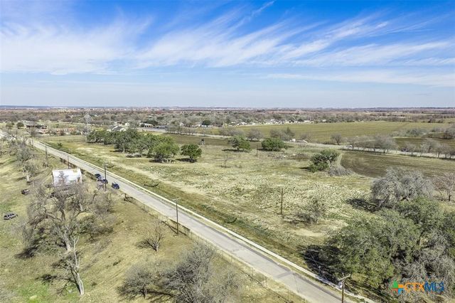 600 River Road, Martindale, TX 78655