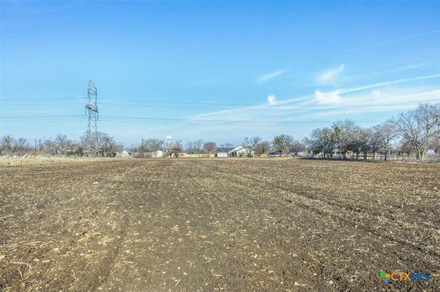 600 River Road, Martindale, TX 78655
