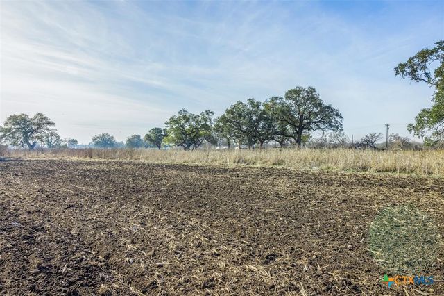 600 River Road, Martindale, TX 78655