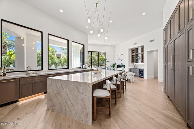 7180 E BELMONT Avenue, Paradise Valley, AZ 85253