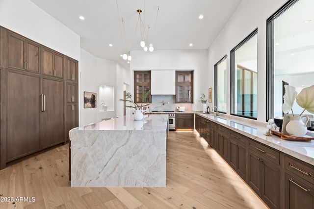 7180 E BELMONT Avenue, Paradise Valley, AZ 85253