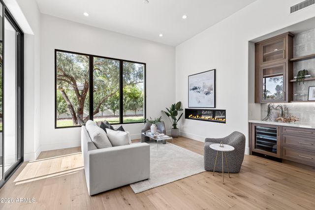 7180 E BELMONT Avenue, Paradise Valley, AZ 85253