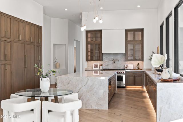 7180 E BELMONT Avenue, Paradise Valley, AZ 85253