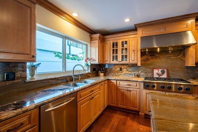 2317 NE 28th Court, Lighthouse Point, FL 33064