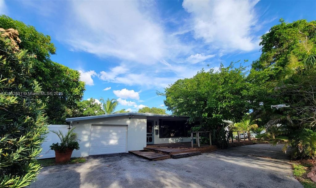 510 E Acre Dr, Plantation, FL 33317