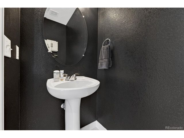 18726 E Yale Cir E, Aurora, CO 80013