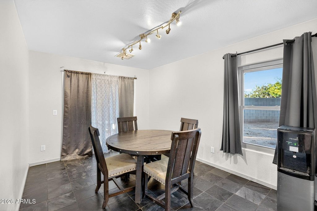 Image 10 of property listing at 7612 S 64TH Lane, Laveen, AZ 85339